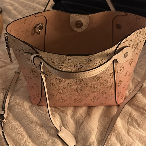 Louis Vuitton Mahina Hina gradient bag RARE color! & dustbag - Picture 9 of 15